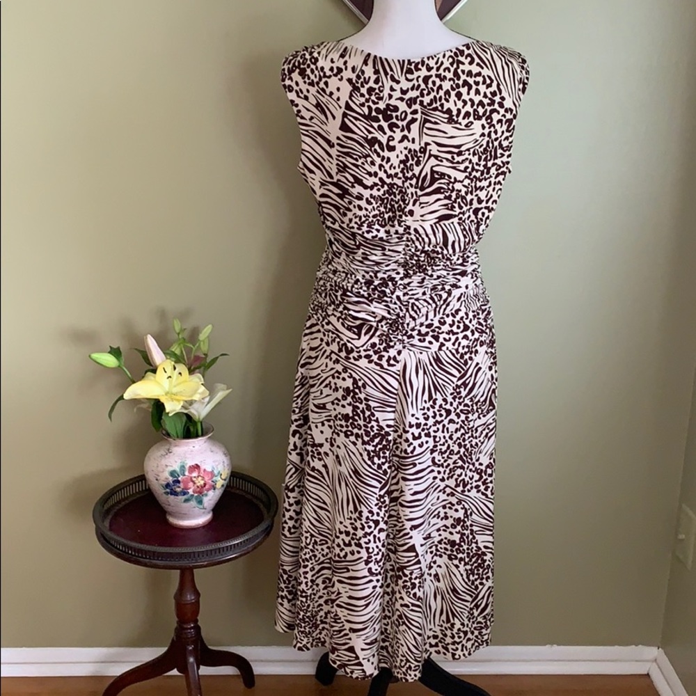 Dress - women’s sleeveless midi print dress Size 8